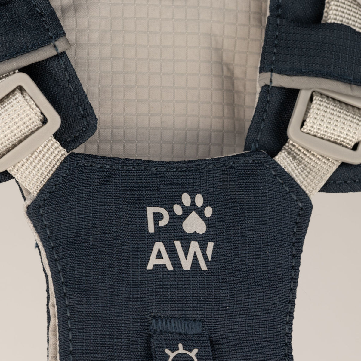 PAW - S (4-8 kg) Peitoral de alças para cães Guardian com malha refletora - Cinzento rocha - Pendente de obsidiana negra